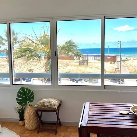 Charming & Spacious Sea Front *