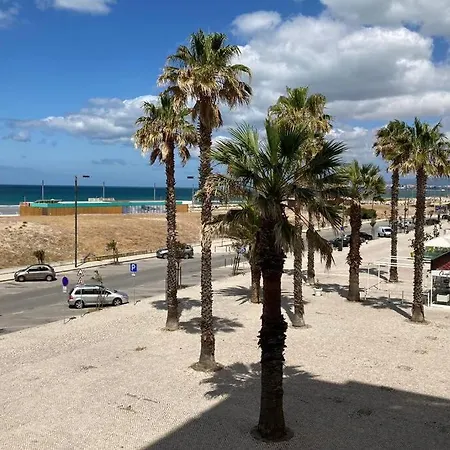 Appartement Charming & Spacious Sea Front