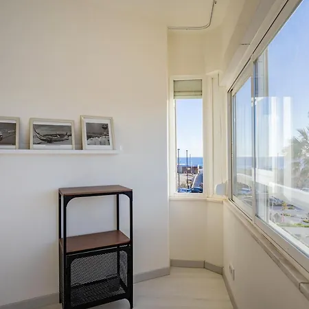 Charming & Spacious Sea Front