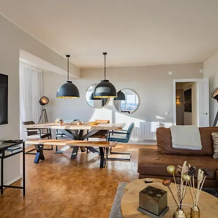 Charming & Spacious Sea Front Appartement