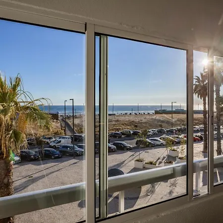 Charming & Spacious Sea Front Appartement