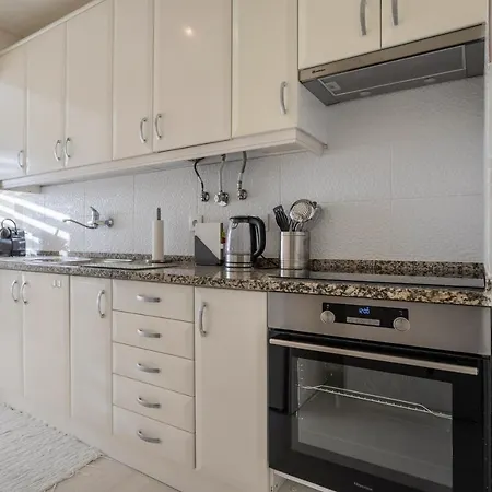 Charming & Spacious Sea Front Appartement