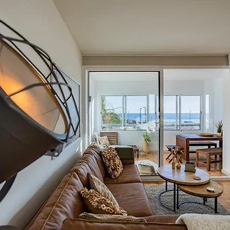Charming & Spacious Sea Front