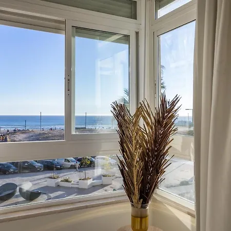Charming & Spacious Sea Front Appartement