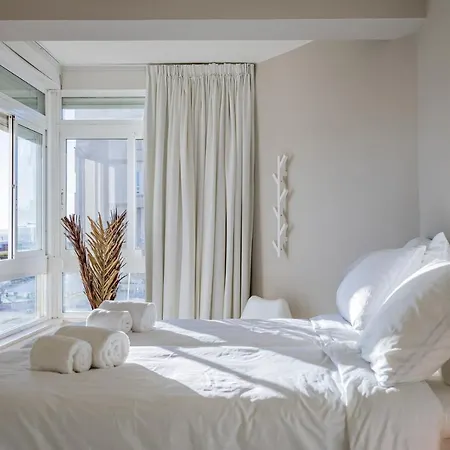Charming & Spacious Sea Front Appartement *