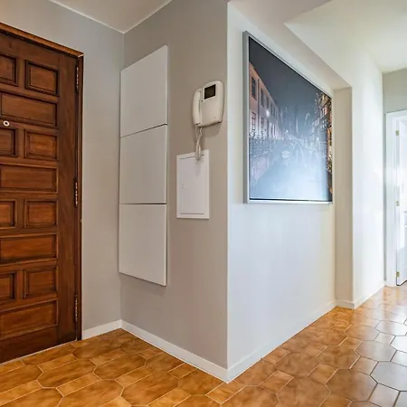 Charming & Spacious Sea Front Appartement *
