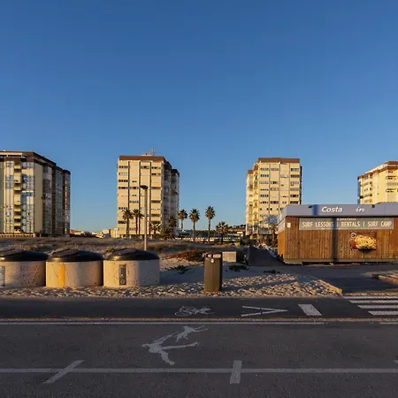Charming & Spacious Sea Front Costa da Caparica